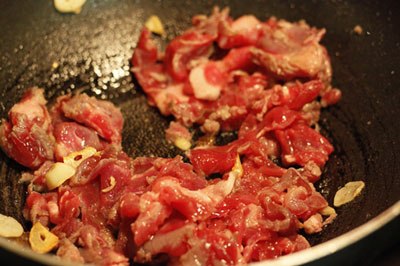 măng tây xào thịt bò và cốt sò điệp bếp gas 4